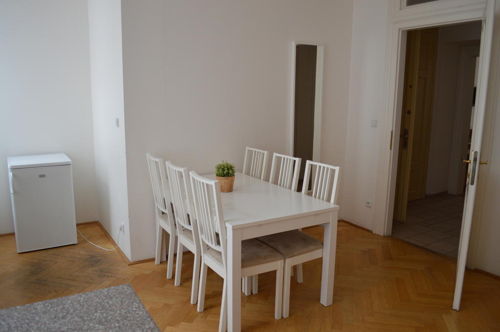 เธียร์เตอร์ อพาร์ตเมนต์ Apartment ปราก ภายนอก รูปภาพ