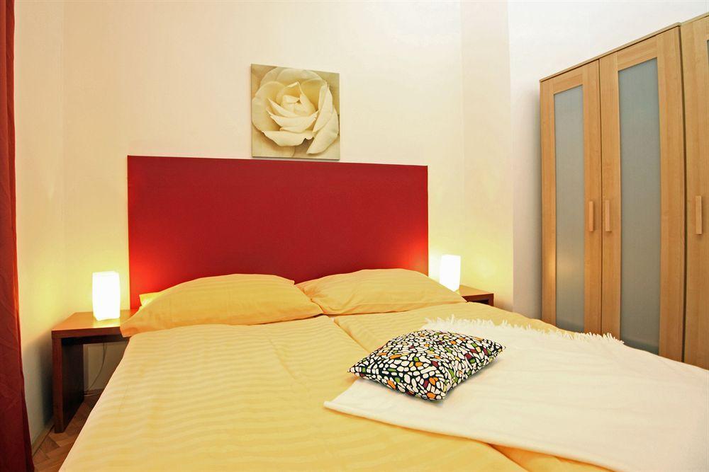 เธียร์เตอร์ อพาร์ตเมนต์ Apartment ปราก ภายนอก รูปภาพ