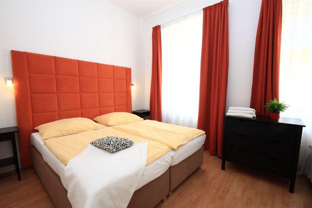 เธียร์เตอร์ อพาร์ตเมนต์ Apartment ปราก ภายนอก รูปภาพ