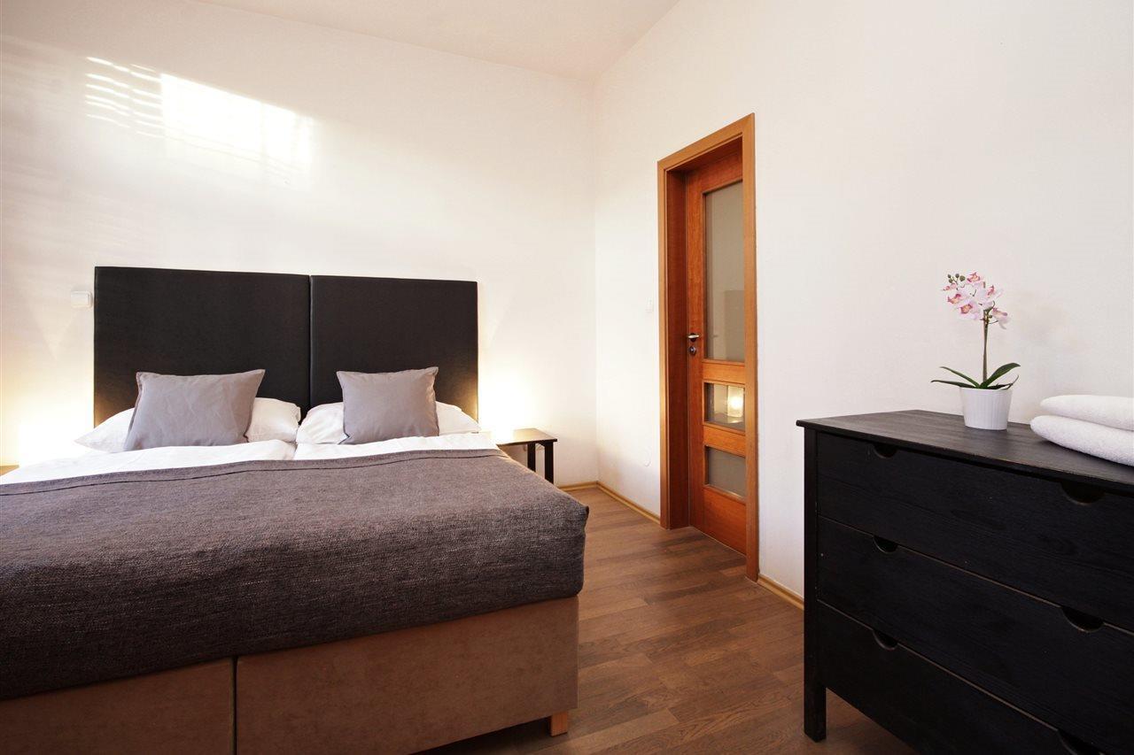 เธียร์เตอร์ อพาร์ตเมนต์ Apartment ปราก ภายนอก รูปภาพ