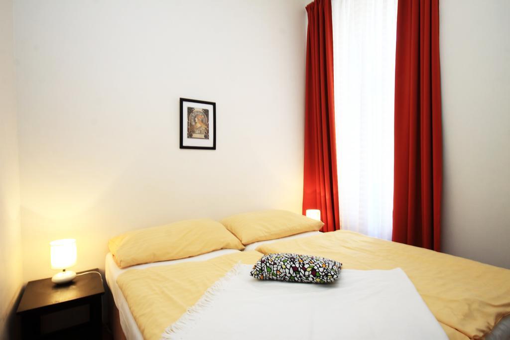 เธียร์เตอร์ อพาร์ตเมนต์ Apartment ปราก ภายนอก รูปภาพ
