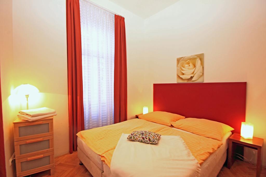 เธียร์เตอร์ อพาร์ตเมนต์ Apartment ปราก ห้อง รูปภาพ