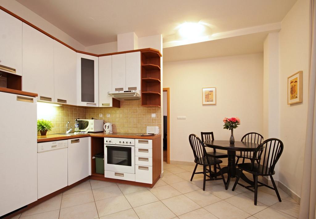 เธียร์เตอร์ อพาร์ตเมนต์ Apartment ปราก ภายนอก รูปภาพ