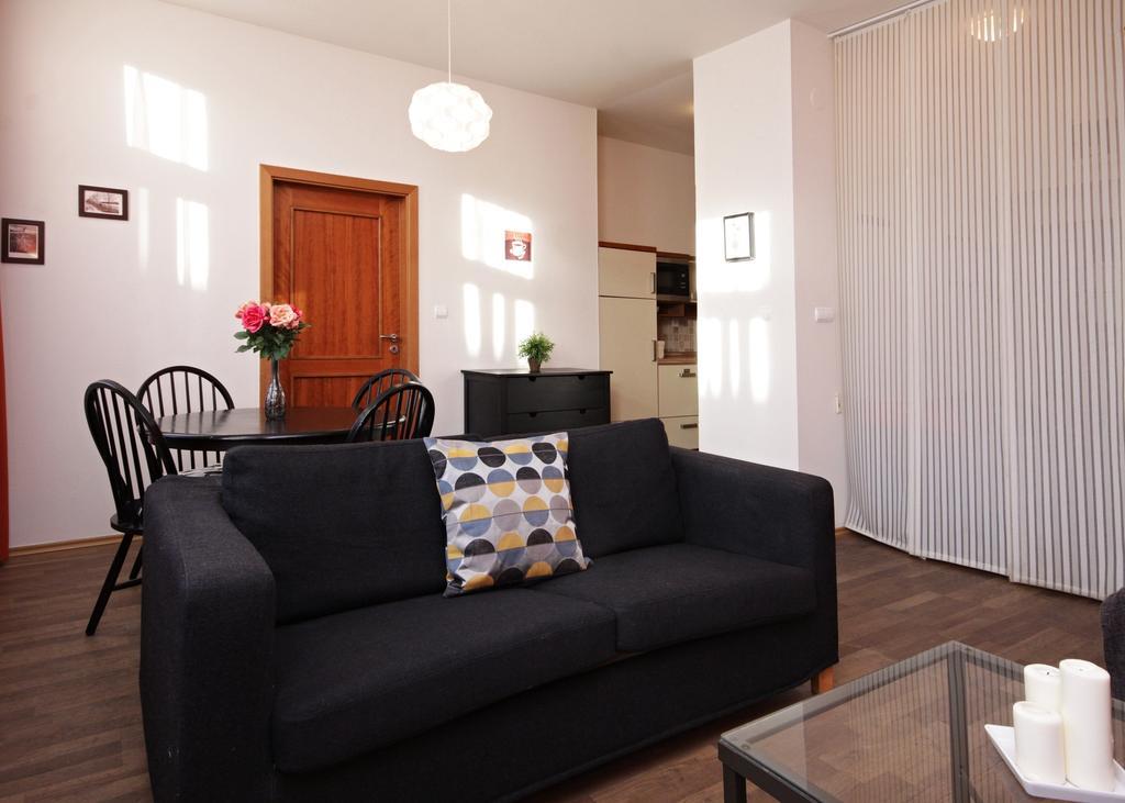 เธียร์เตอร์ อพาร์ตเมนต์ Apartment ปราก ภายนอก รูปภาพ