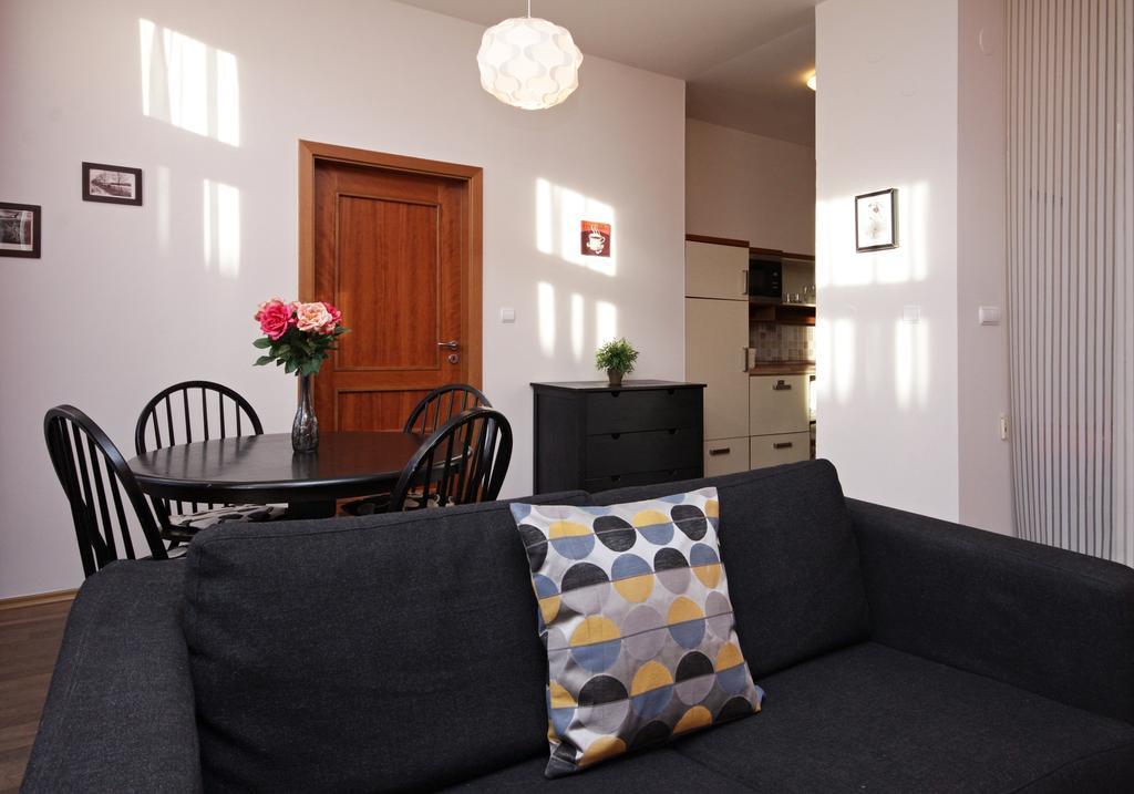 เธียร์เตอร์ อพาร์ตเมนต์ Apartment ปราก ภายนอก รูปภาพ