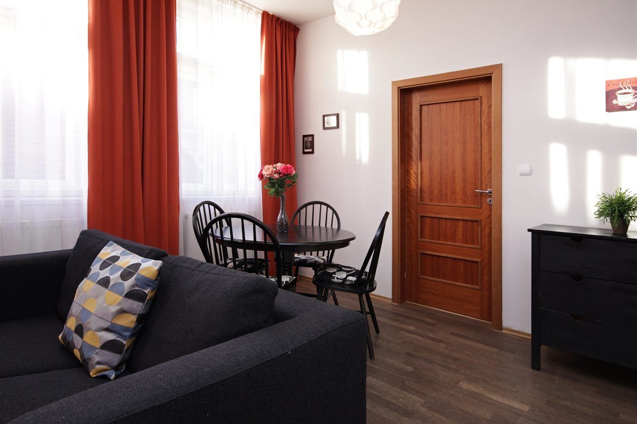 เธียร์เตอร์ อพาร์ตเมนต์ Apartment ปราก ภายนอก รูปภาพ