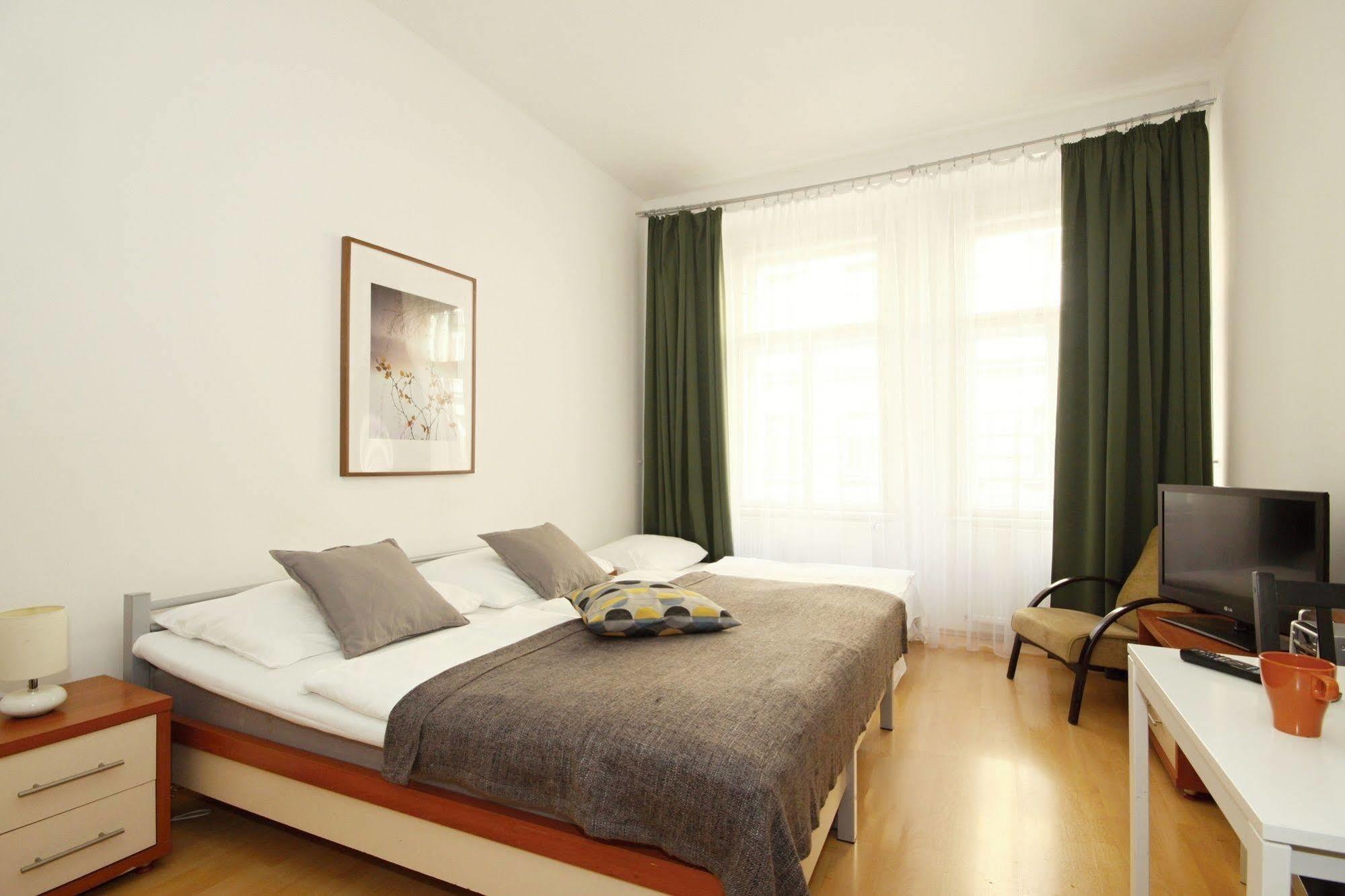 เธียร์เตอร์ อพาร์ตเมนต์ Apartment ปราก ภายนอก รูปภาพ