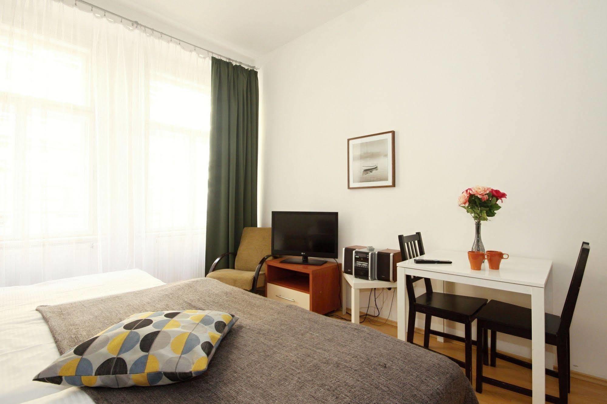 เธียร์เตอร์ อพาร์ตเมนต์ Apartment ปราก ภายนอก รูปภาพ