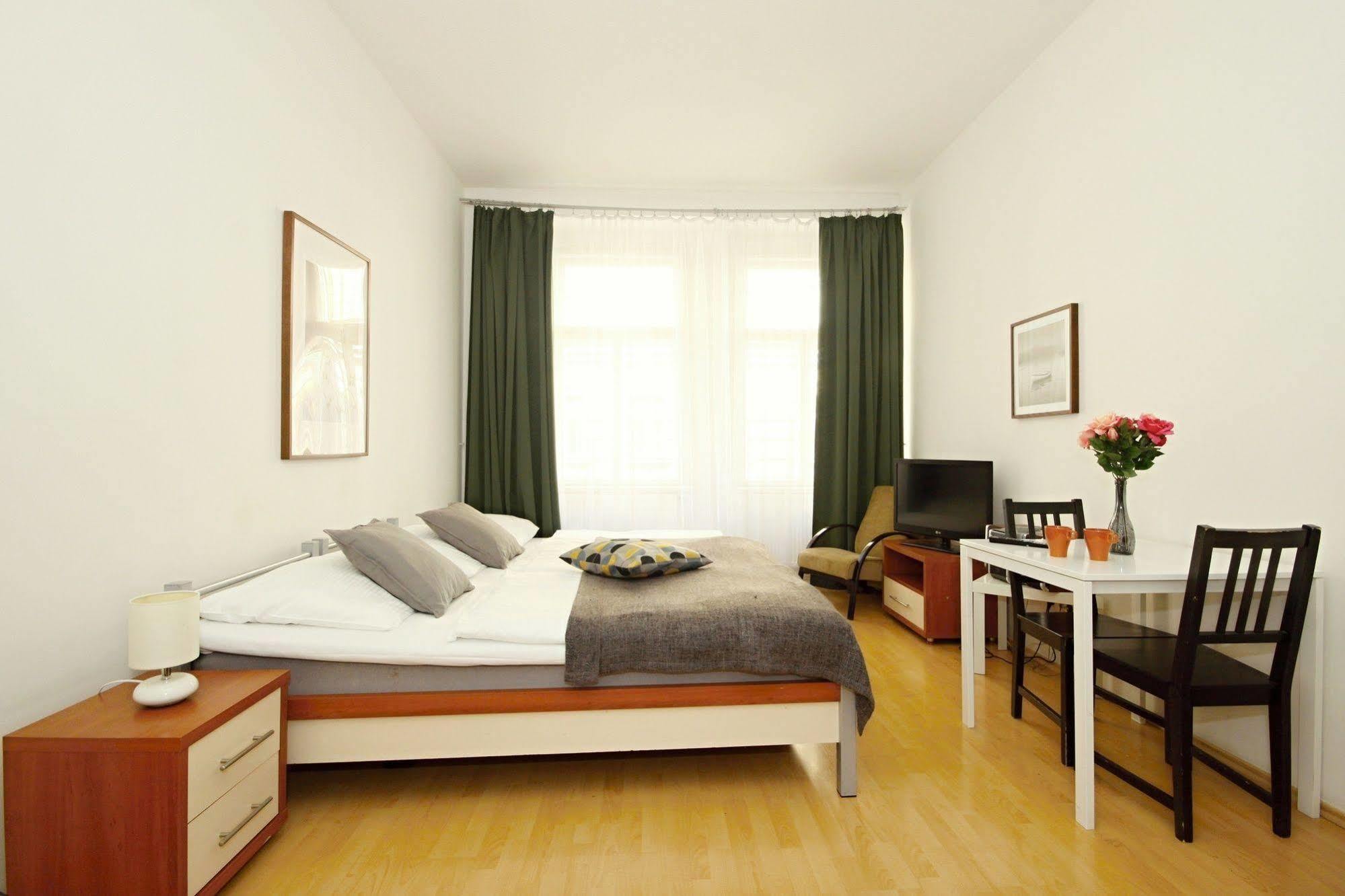 เธียร์เตอร์ อพาร์ตเมนต์ Apartment ปราก ภายนอก รูปภาพ