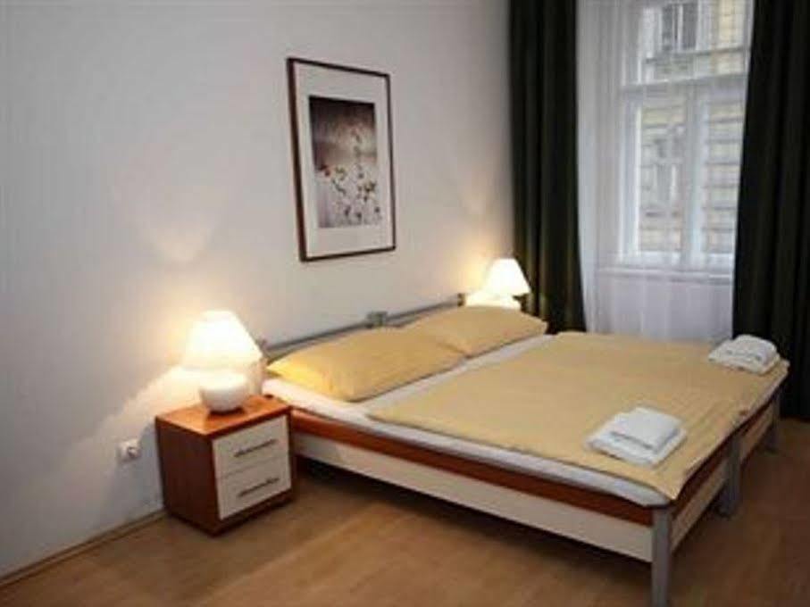 เธียร์เตอร์ อพาร์ตเมนต์ Apartment ปราก ภายนอก รูปภาพ