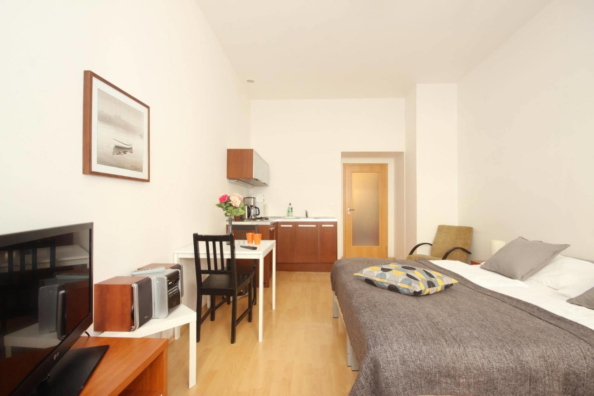เธียร์เตอร์ อพาร์ตเมนต์ Apartment ปราก ภายนอก รูปภาพ